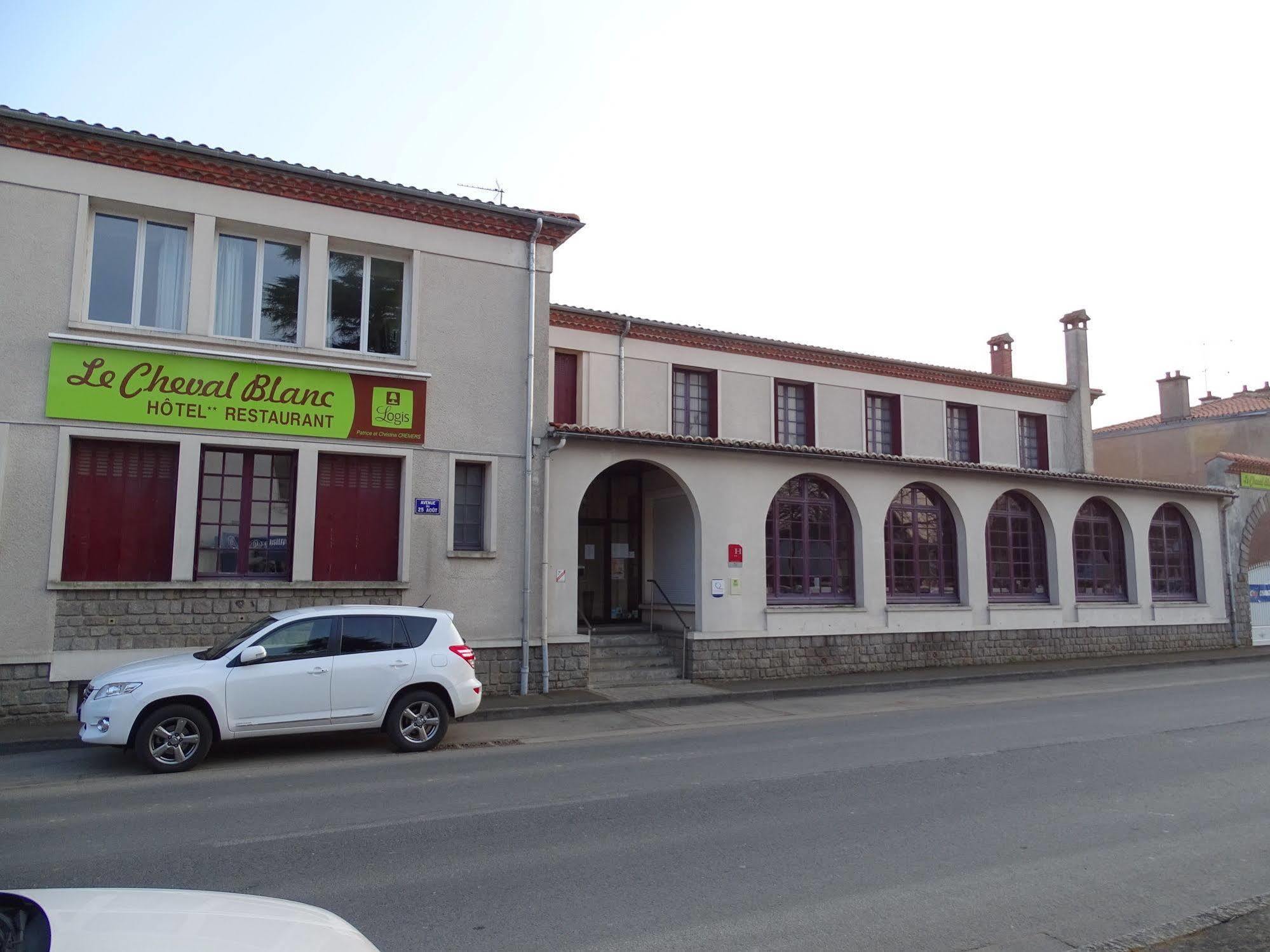 Du Cheval Blanc Hotel 3*